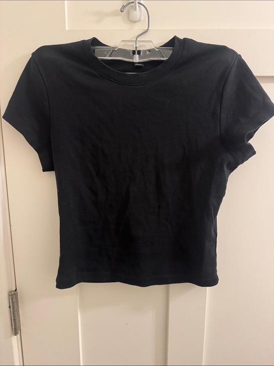 Uniqlo Tops - Uniqlo Women's Short Sleeve Mini Tee in Black